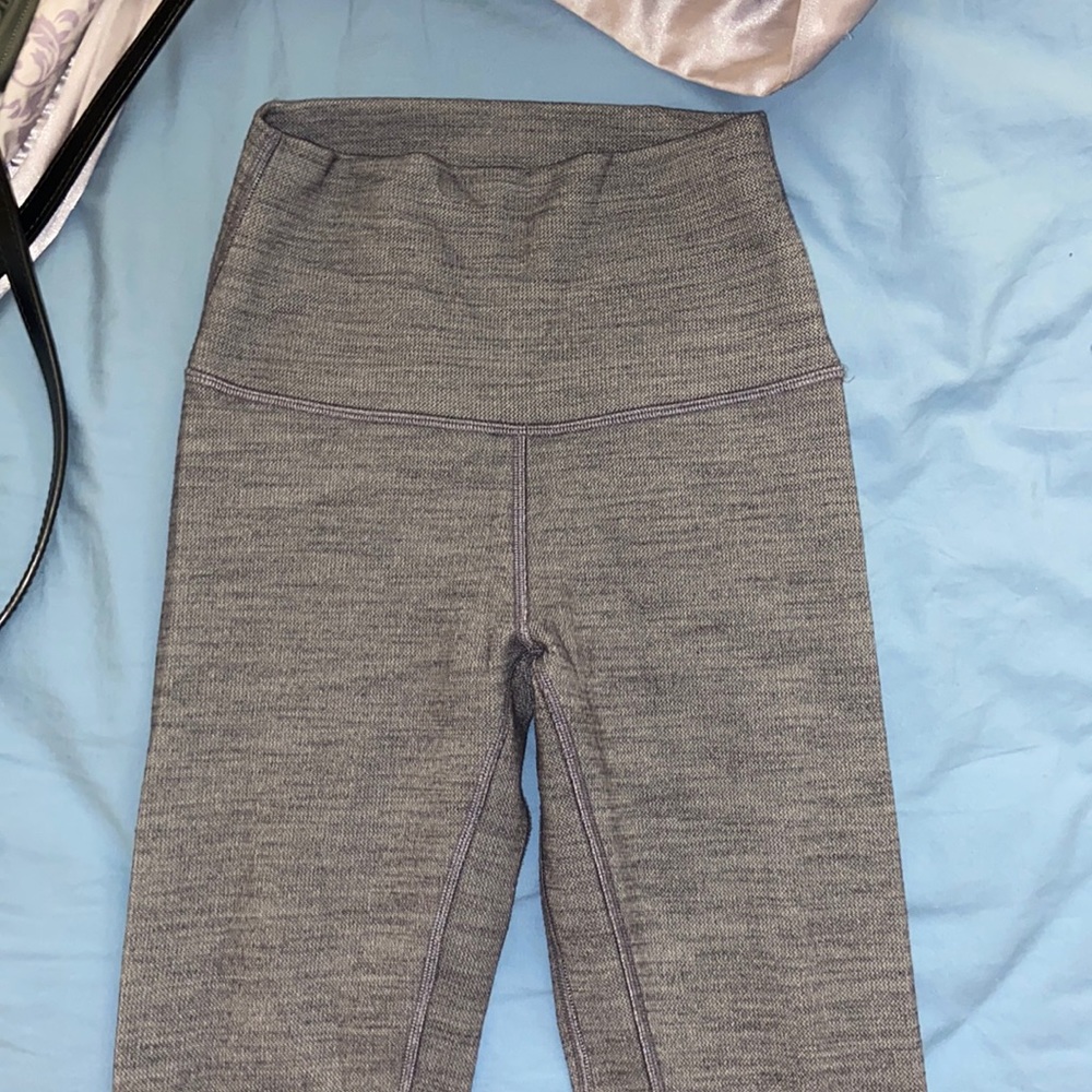 HEATHERED GRAY LULULEMON ALIGNS 28”